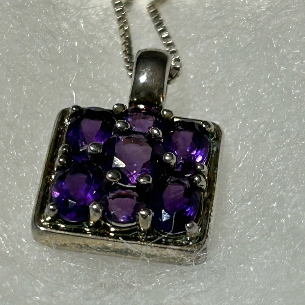 Elegant Silver and Purple Pendant Necklace - Picture 1 of 9